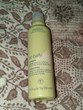 AVEDA Be Curly Shampoo - Pale Yellow Bottle